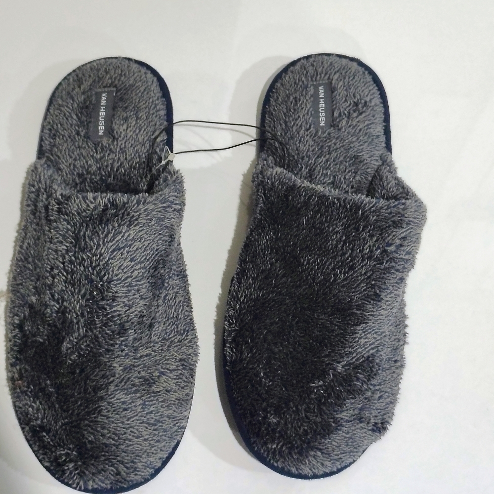 Van Heusen Gray Plush Men’s Slip-On Slippers